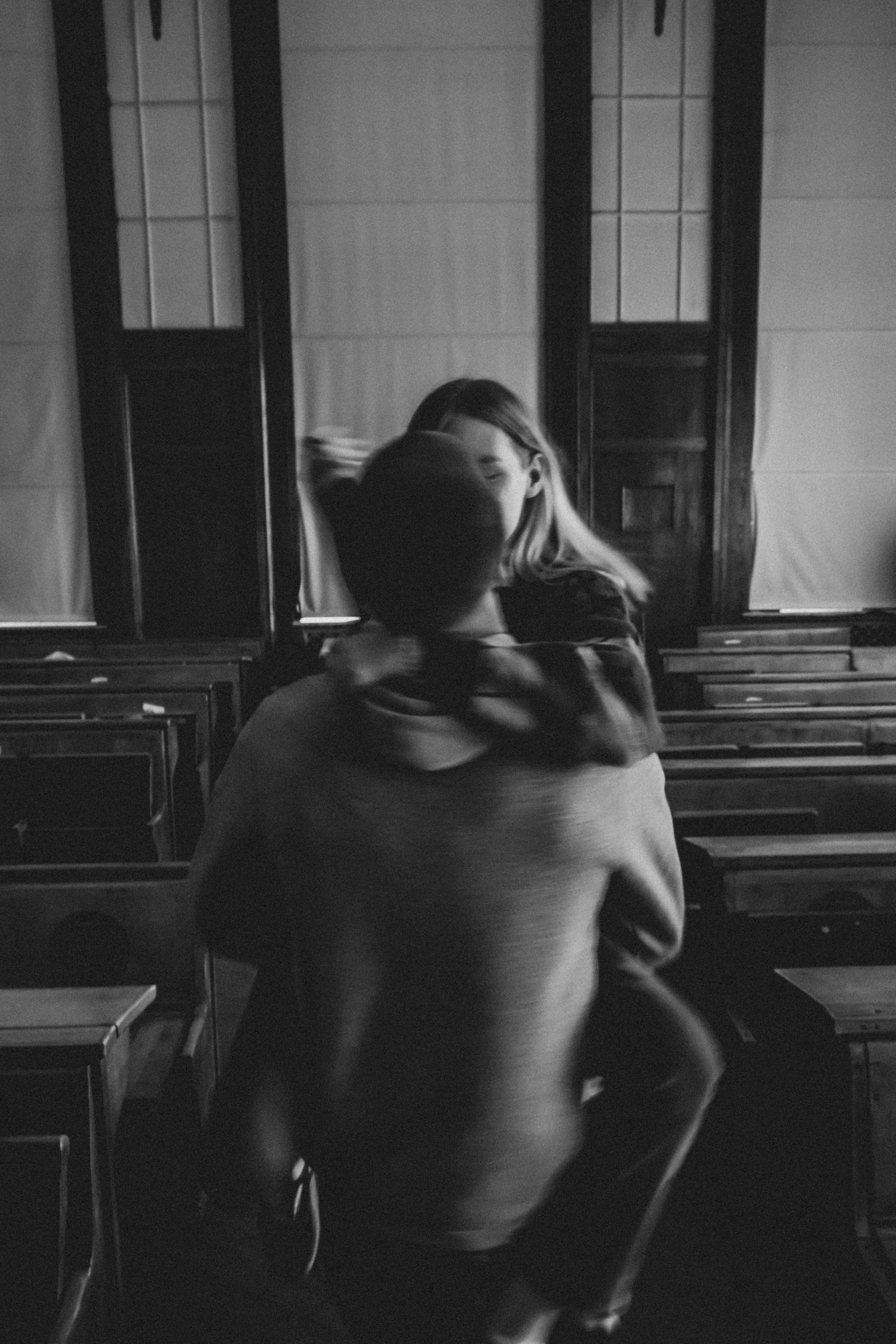 Sevginin Karanlık İkizi: İlişkilerde Neden Kaybetmekten Korkarız?